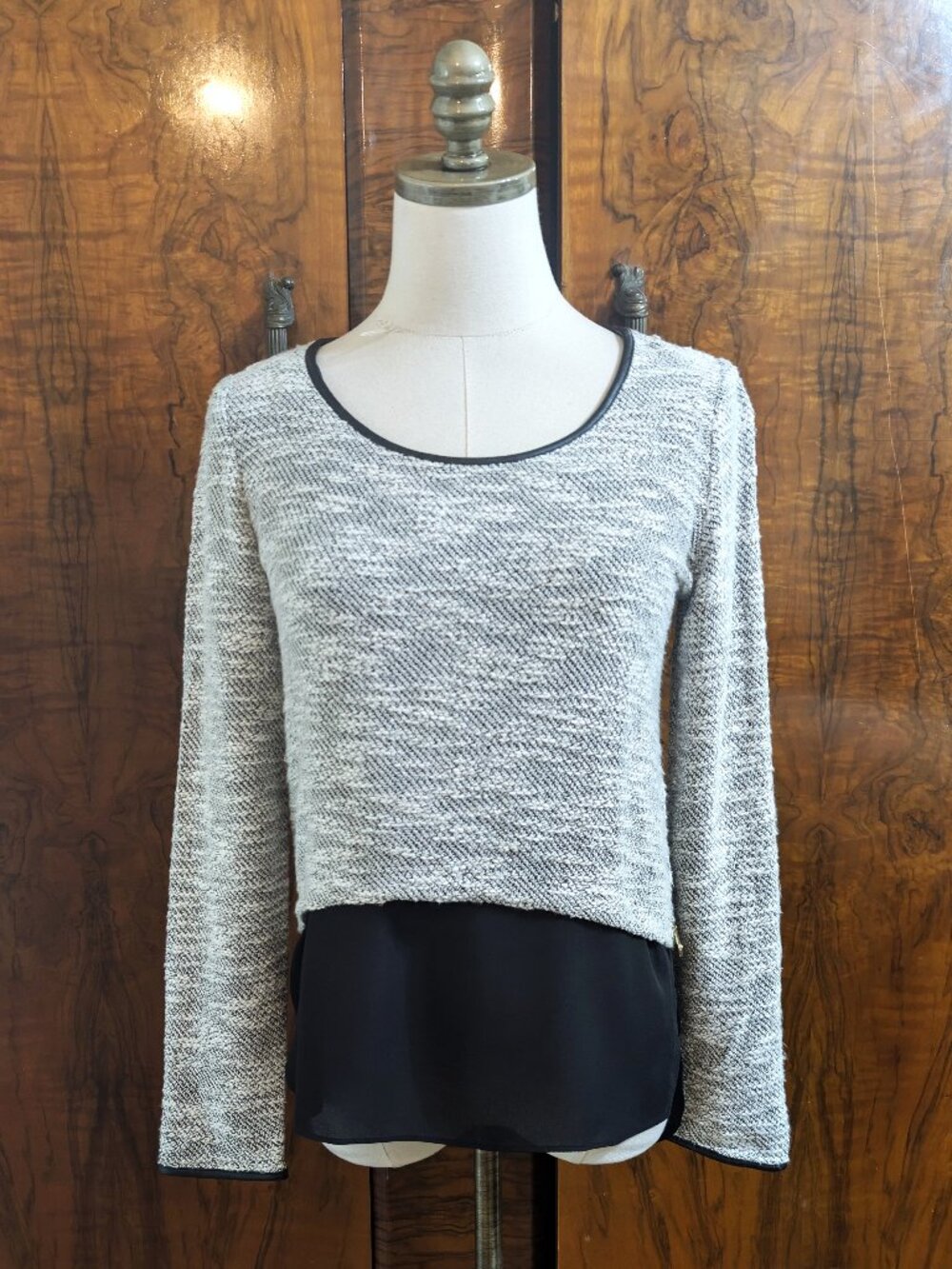 Joseph Ribkoff Black White Tweed Knit Blouse Sz 6 Faux Leather Trim Chiffon Hem